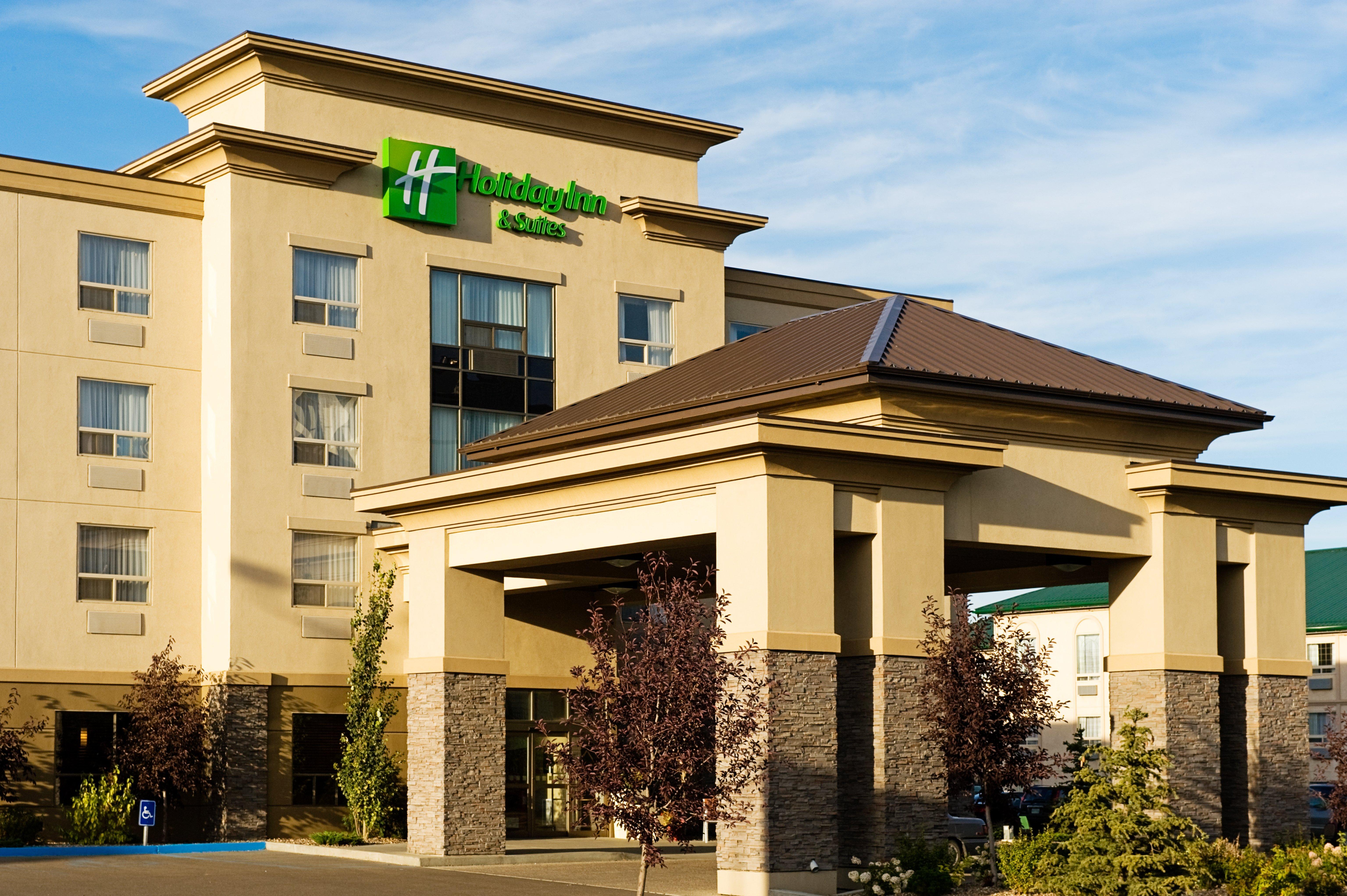 Holiday Inn & Suites Lloydminster By Ihg Exterior photo
